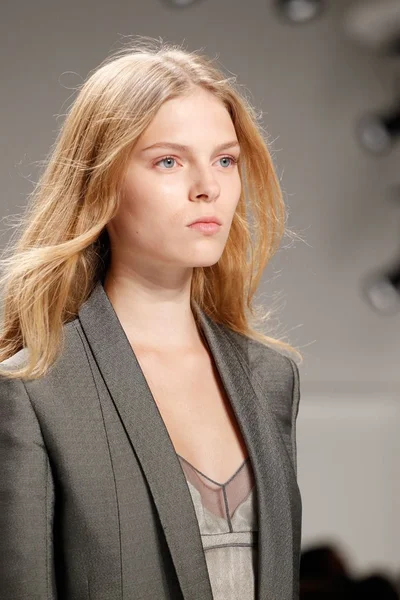 Look 25